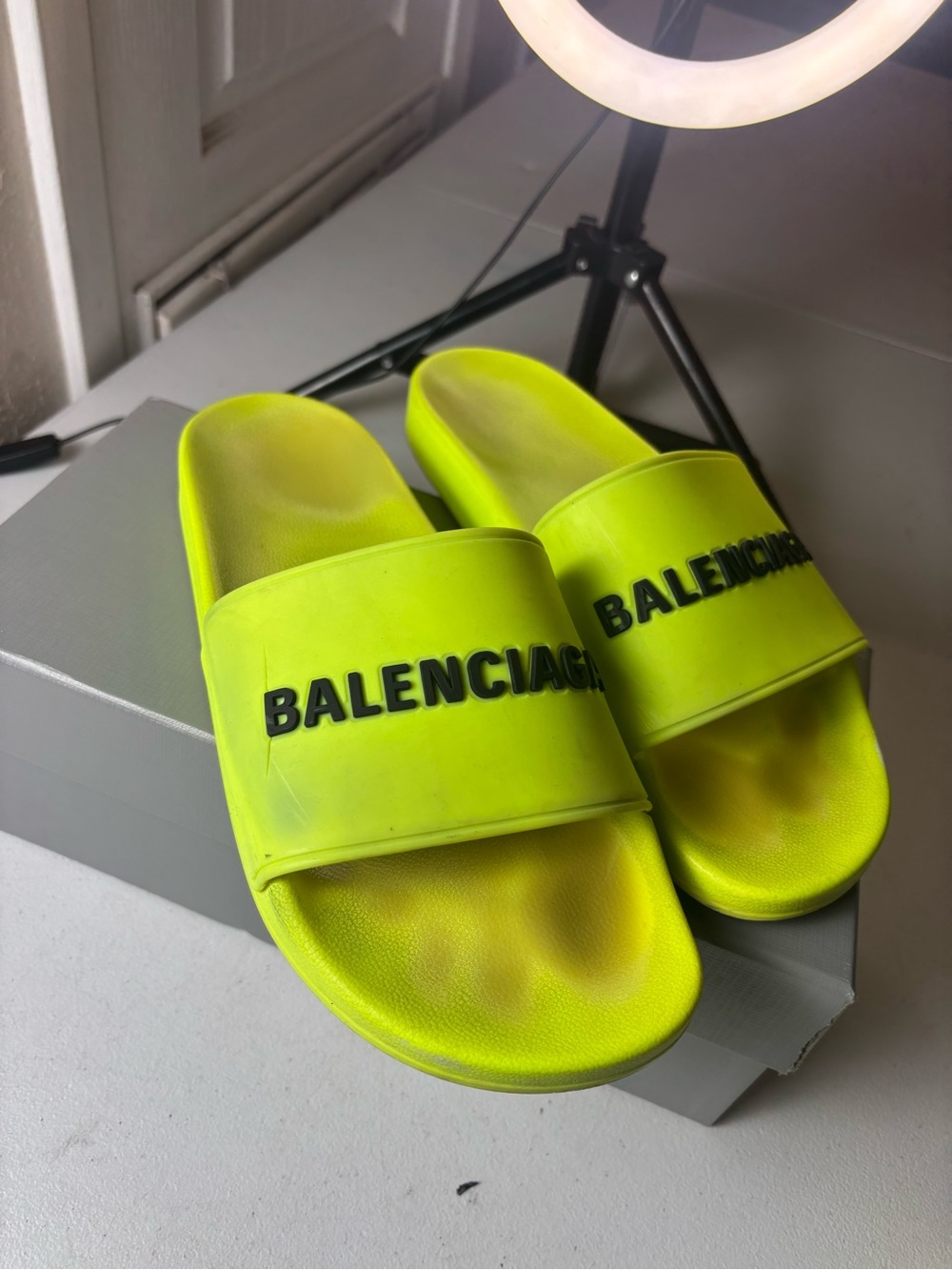 Damage Sz 11 Balenciaga Pool Slides 'Fluo Yellow' Men - Picture 2 of 10